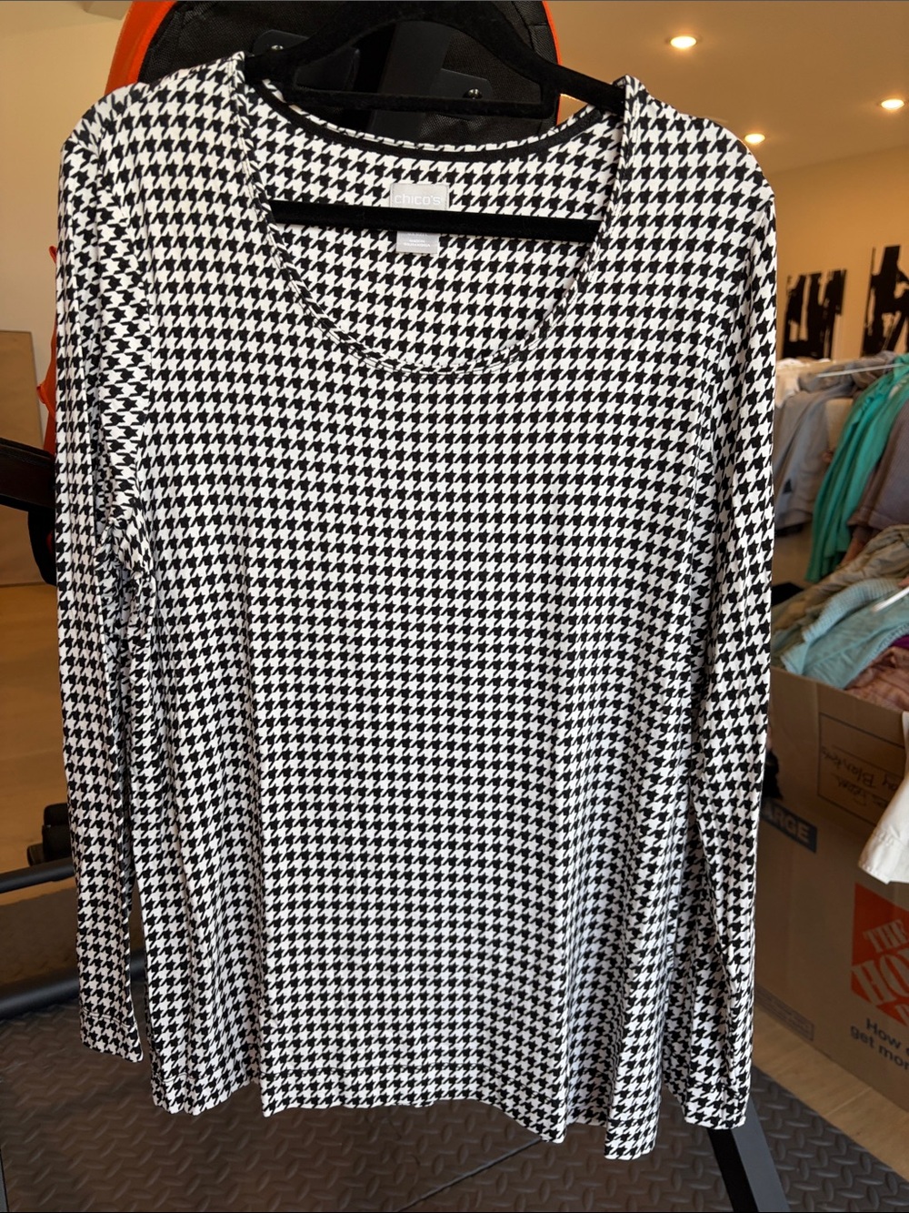 Chico's Black and White Houndstooth Long Sleeve Tee